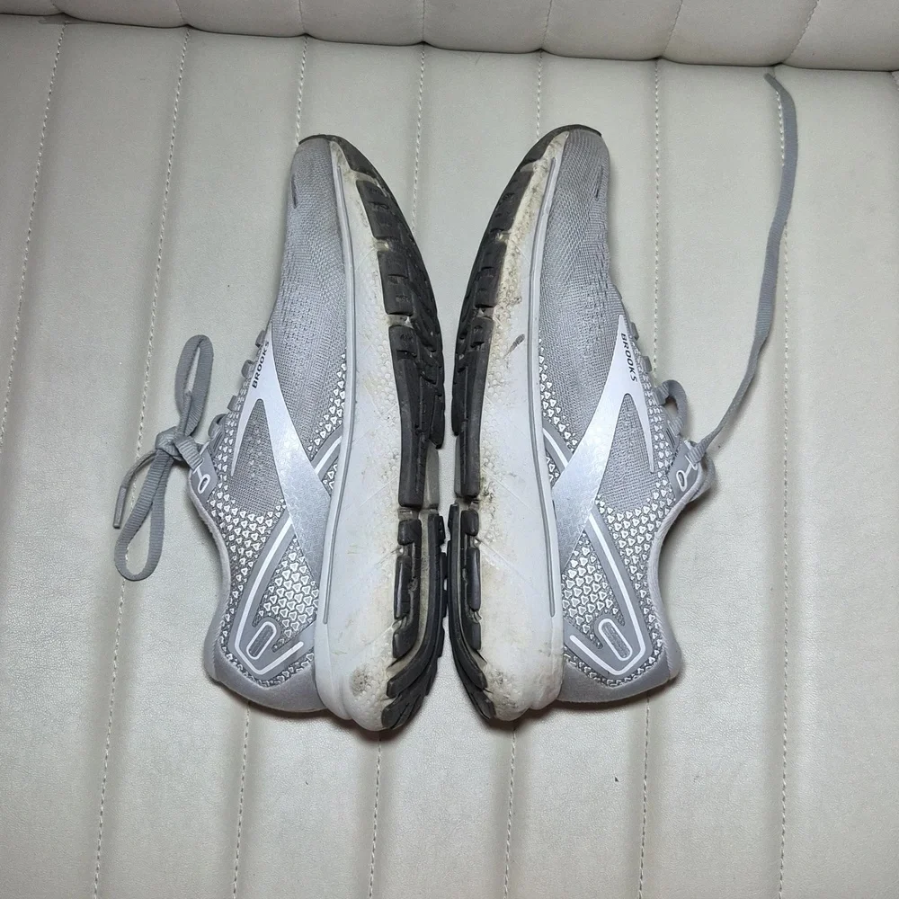 Brooks Ghost Sneakers Size 8 Women's Light Gray Mesh Running Shoes